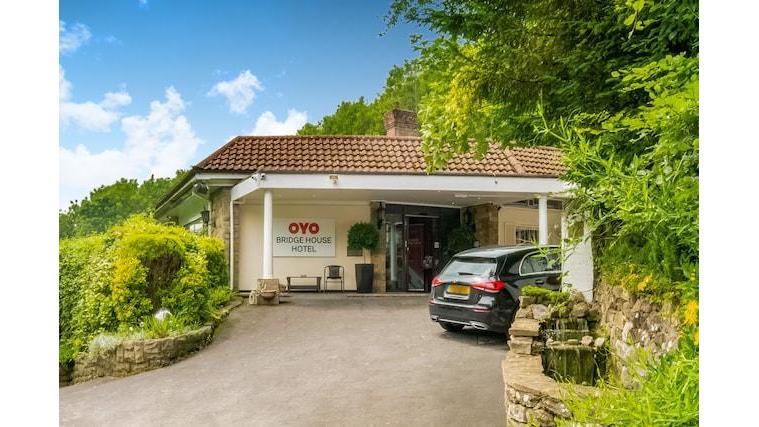 OYO The Bridge House Hotel