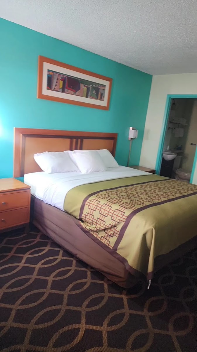 Klamath Motor Lodge photo 2