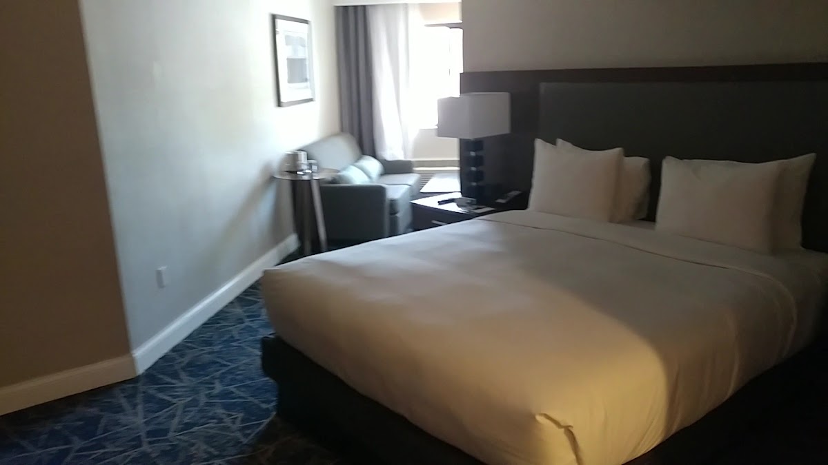 DoubleTree by Hilton Pomona photo 2