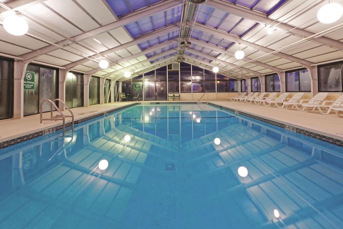 Baymont by Wyndham White Plains - Elmsford photo 2