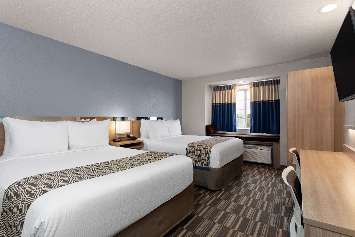 Microtel Inn & Suites by Wyndham Zephyrhills photo 2
