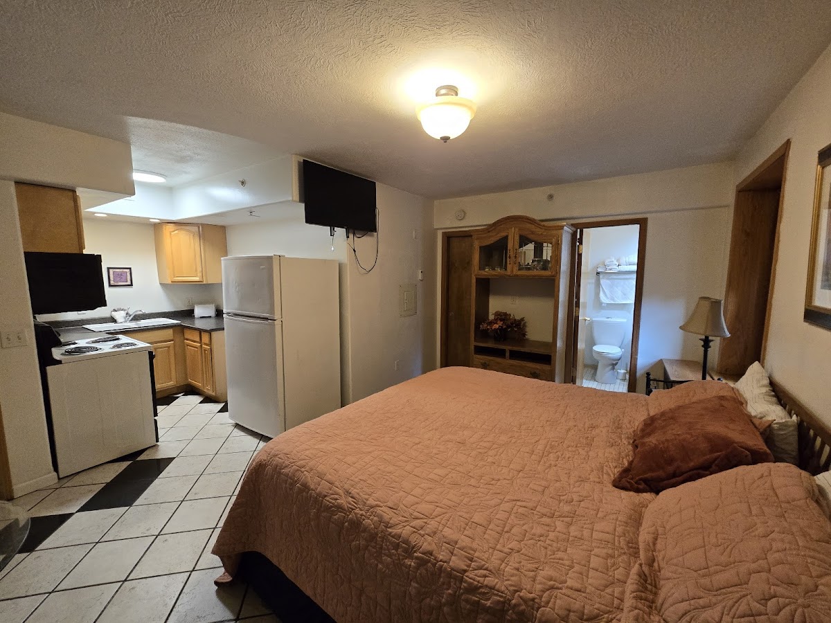 7 Gables Inn & Suites