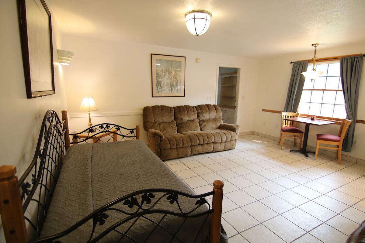 7 Gables Inn & Suites photo 3