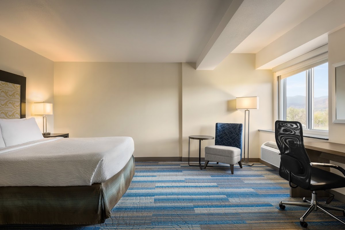 Holiday Inn Express & Suites Colorado Springs Central by IHG photo 2