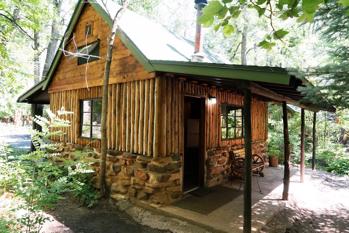 Christopher Creek Lodge
