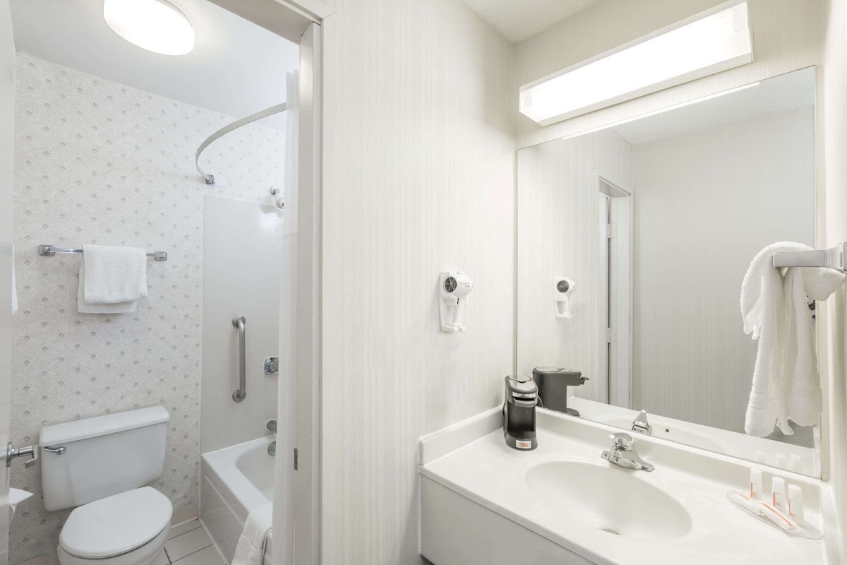 Days Inn by Wyndham West Des Moines / Clive photo 3