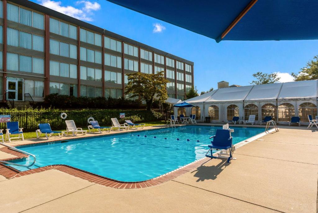 Chester Hotel & Conference Center photo 2
