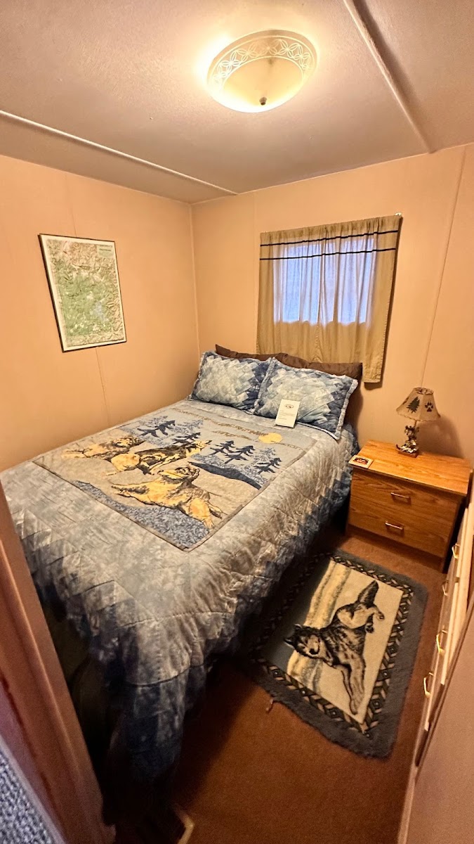 Yellowstone Wildlife Cabins & Property Management photo 2