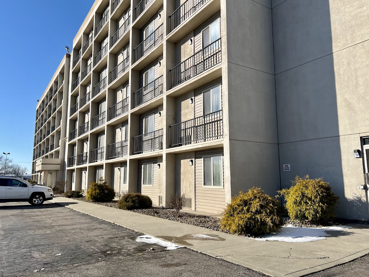 Baymont by Wyndham Youngstown photo 2