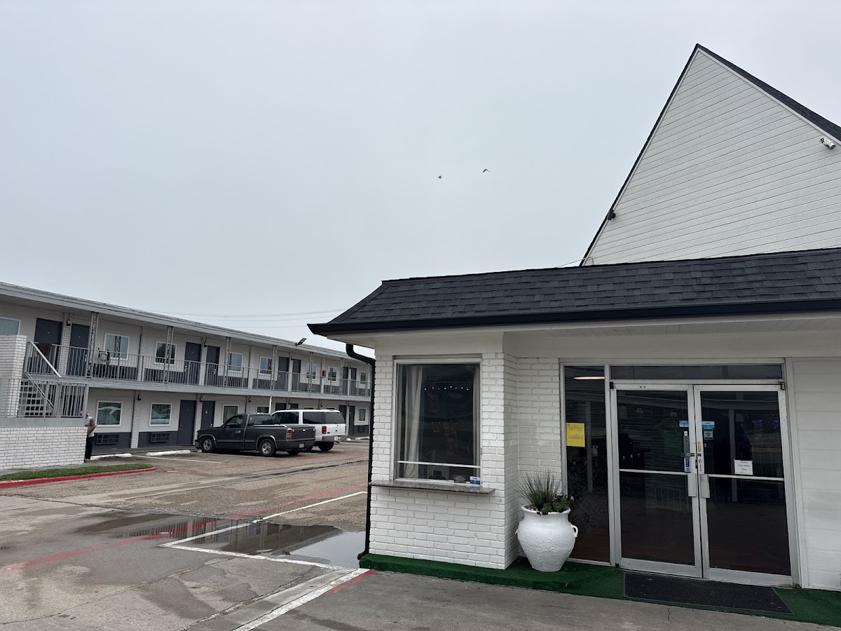 Delta Inn