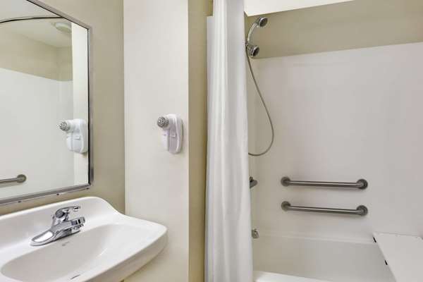 Microtel Inn & Suites by Wyndham Tuscaloosa Near University photo 3