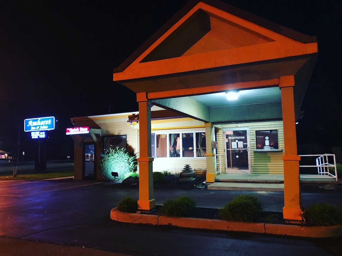 Amherst Inn & Suites
