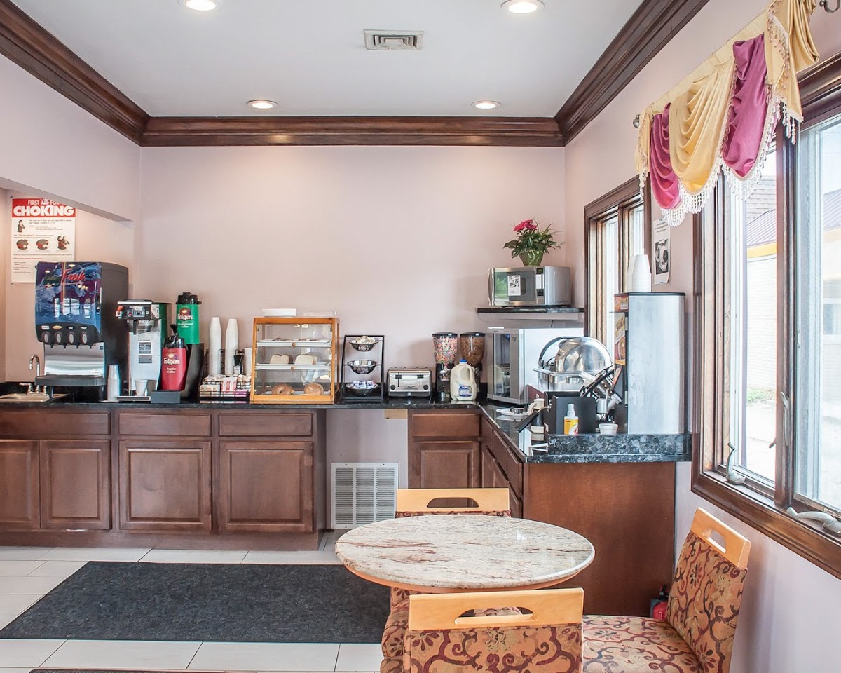 Amherst Inn & Suites photo 3
