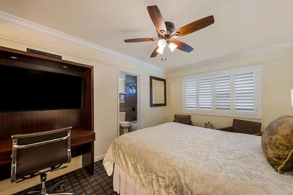 Clarion Collection Carmel Oaks Inn photo 3