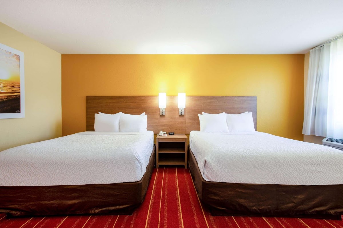 Days Inn by Wyndham Marquette photo 3