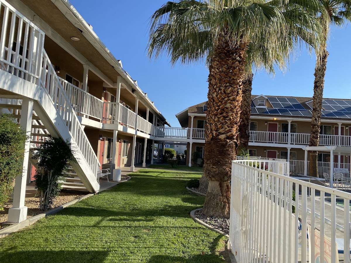 Clarion Inn Near China Lake Naval Station ·
