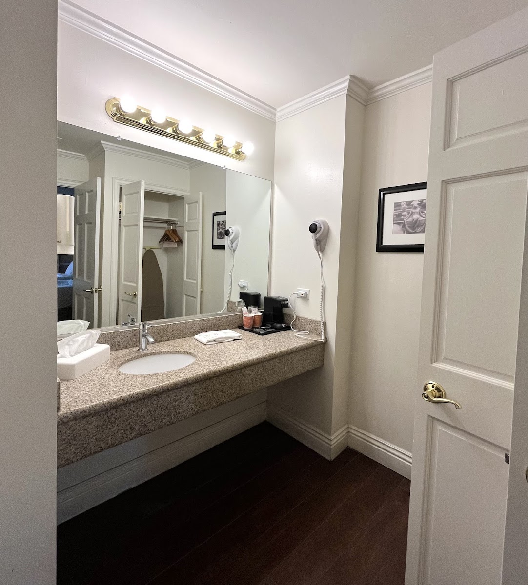 Clarion Inn Near China Lake Naval Station · photo 3