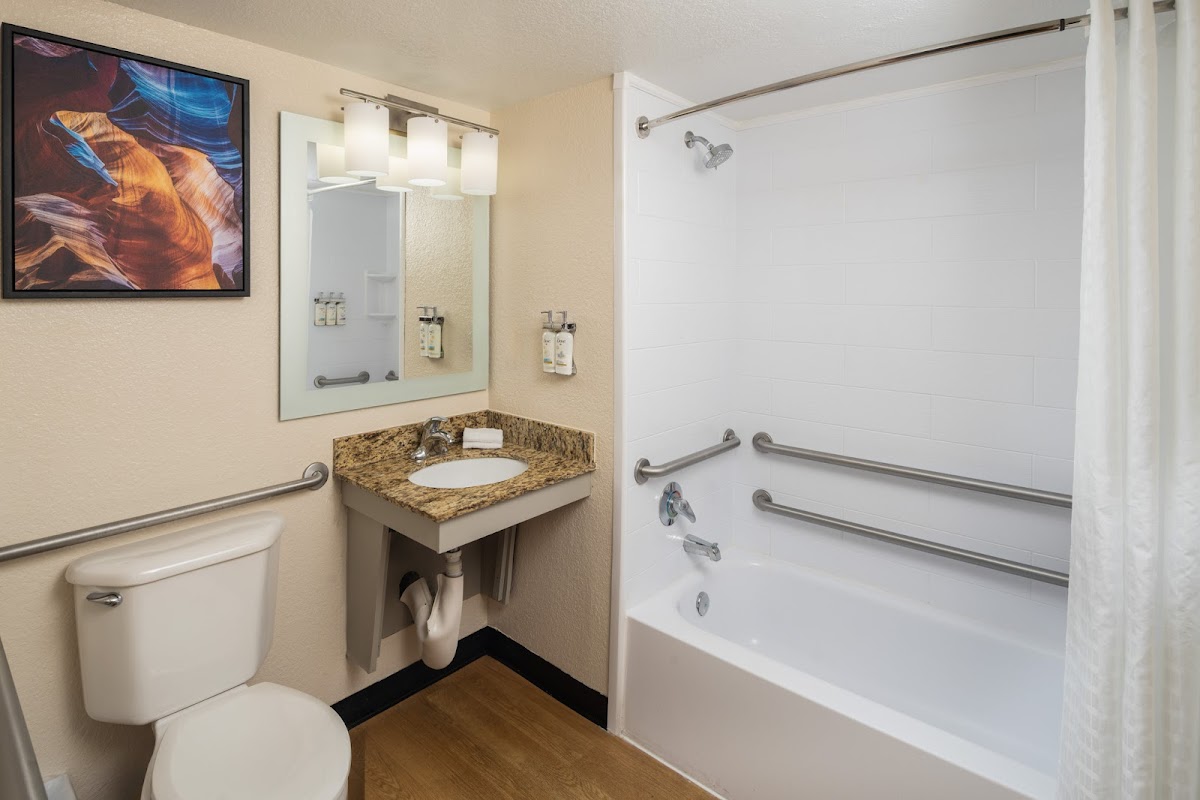 Candlewood Suites Miami Doral, an IHG Hotel photo 2