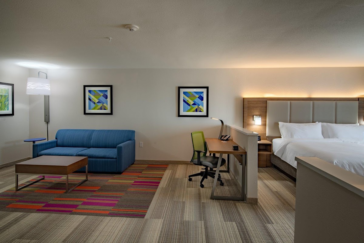 Holiday Inn Express & Suites N Waco Area - West by IHG photo 2