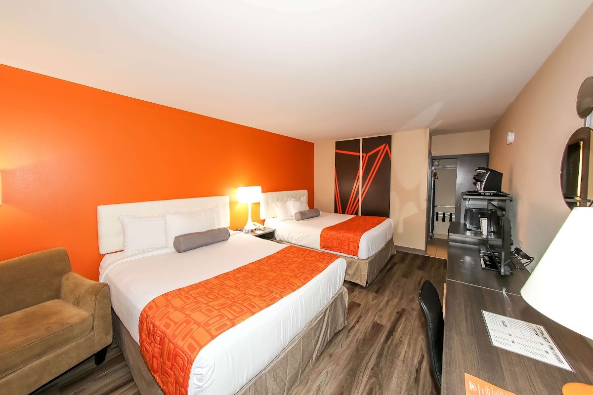 Howard Johnson by Wyndham Winnipeg West photo 2