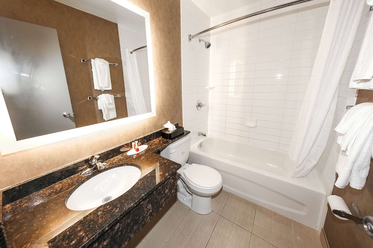 Howard Johnson by Wyndham Winnipeg West photo 3