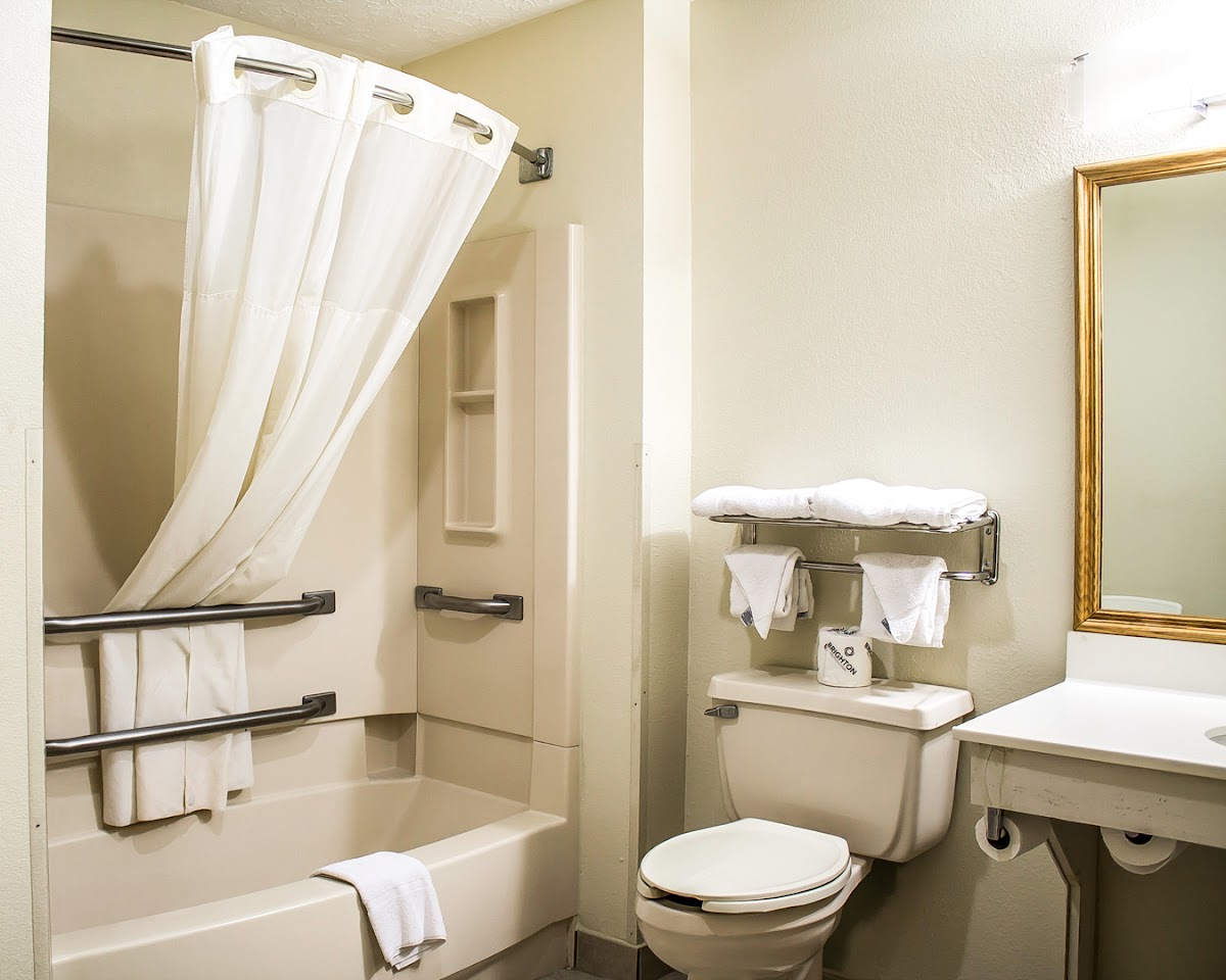Quality Inn Elyria photo 3