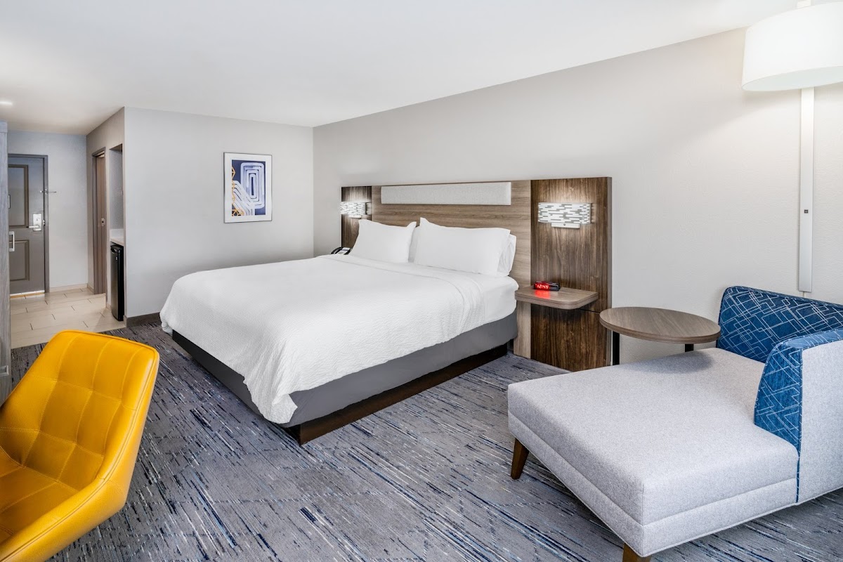 Holiday Inn Express & Suites Colorado Springs-First & Main by IHG photo 2