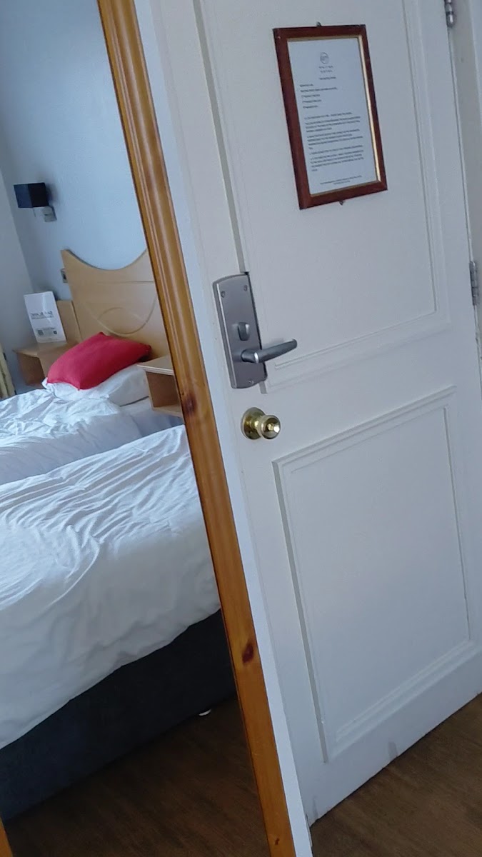 Whites Hotel - BOOK DIRECT FOR BEST RATES photo 2