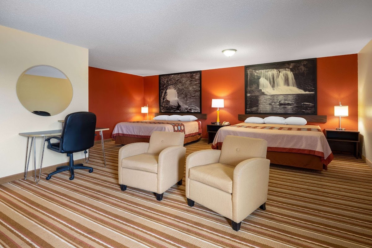 Super 8 by Wyndham Mattoon photo 2