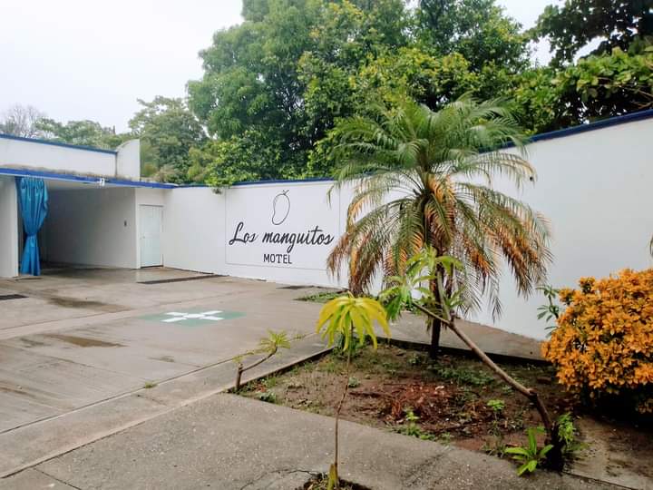 Motel “Los Manguitos”