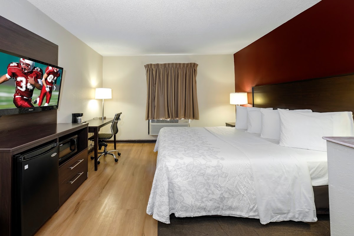 Red Roof PLUS+ & Suites Opelika