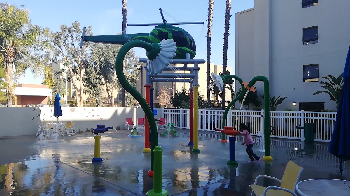 Holiday Inn & Suites Anaheim (1 Blk/Disneyland®) by IHG photo 2