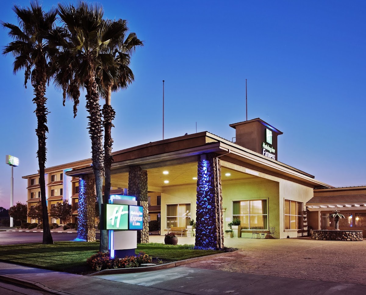 Holiday Inn Express & Suites Corning by IHG