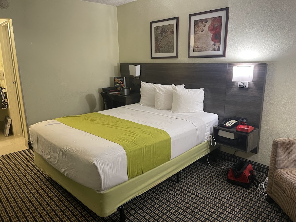 Days Inn by Wyndham Irving Grapevine DFW Airport North photo 3