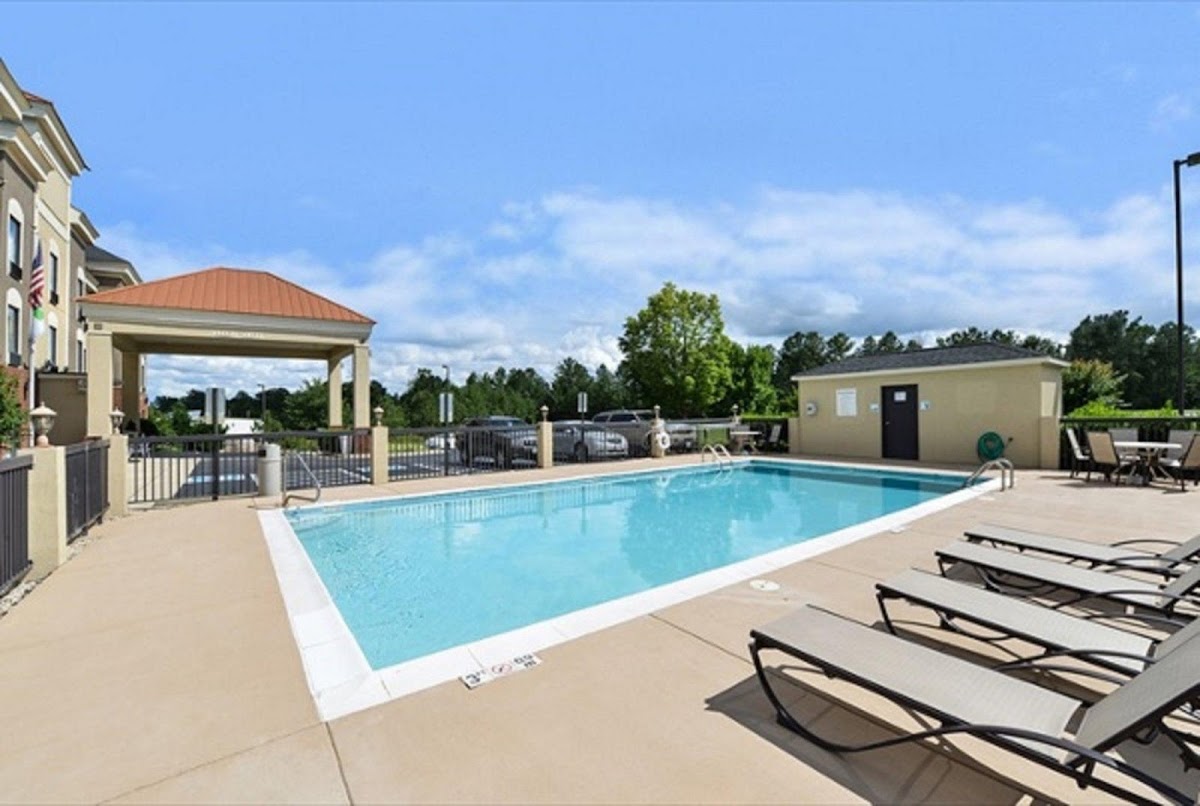 Holiday Inn Express & Suites Petersburg/Dinwiddie by IHG photo 3