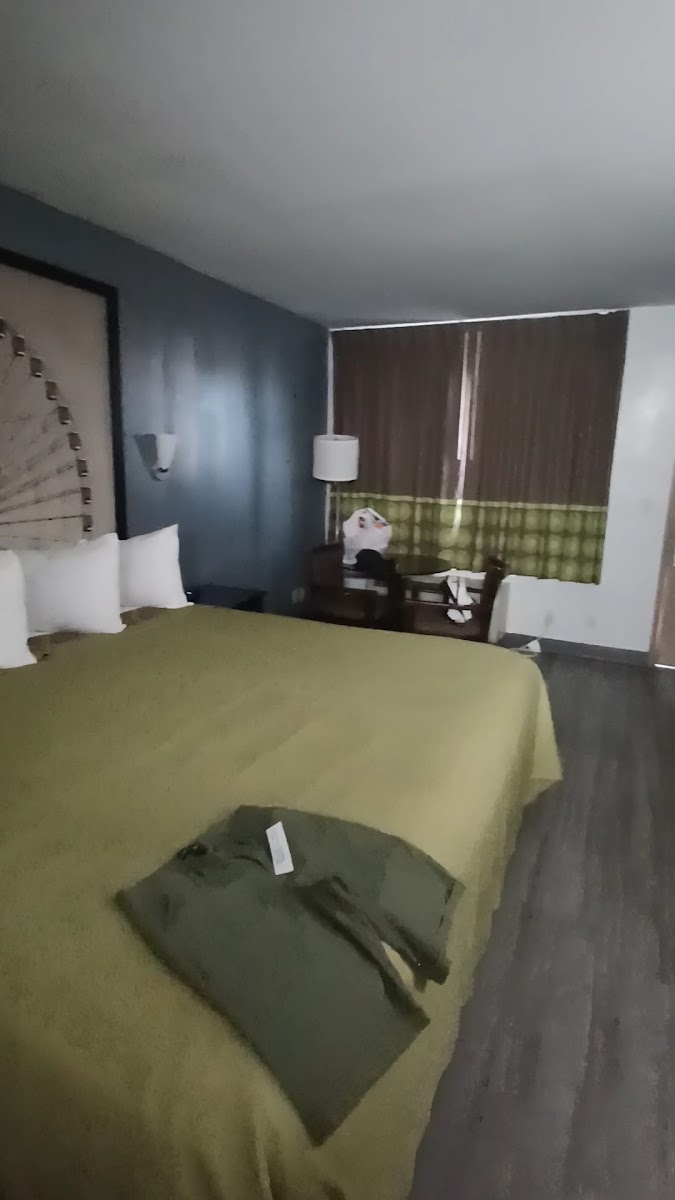 Super 8 by Wyndham Grand Prairie Southwest photo 2