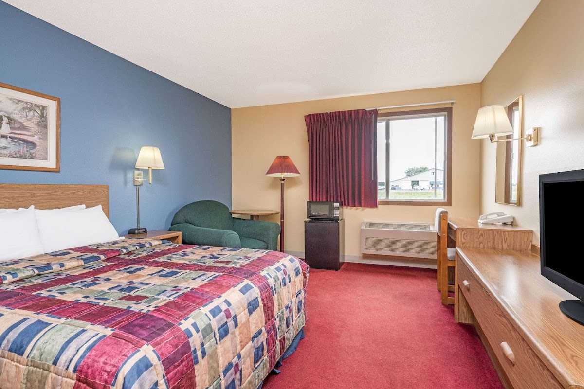 Days Inn by Wyndham West-Eau Claire photo 2