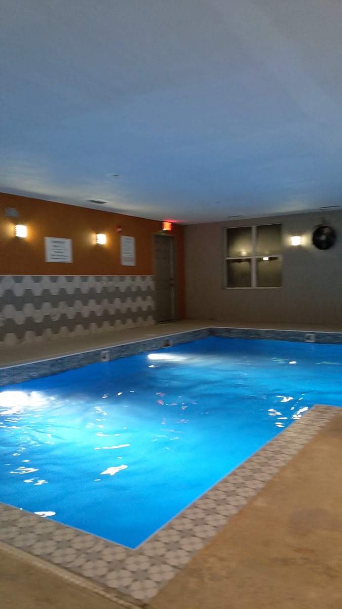La Quinta Inn & Suites by Wyndham Montgomery photo 2