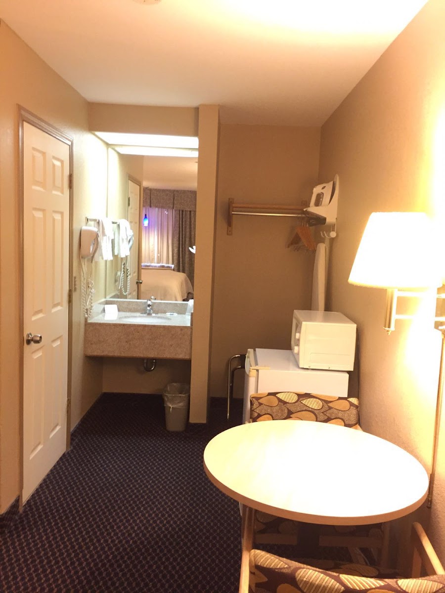 Americas Best Value Inn Garden City photo 2
