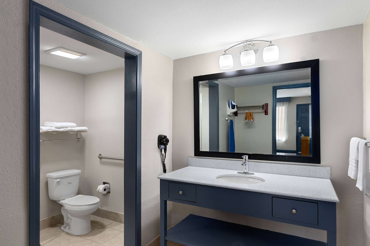Days Inn by Wyndham Carlisle photo 3