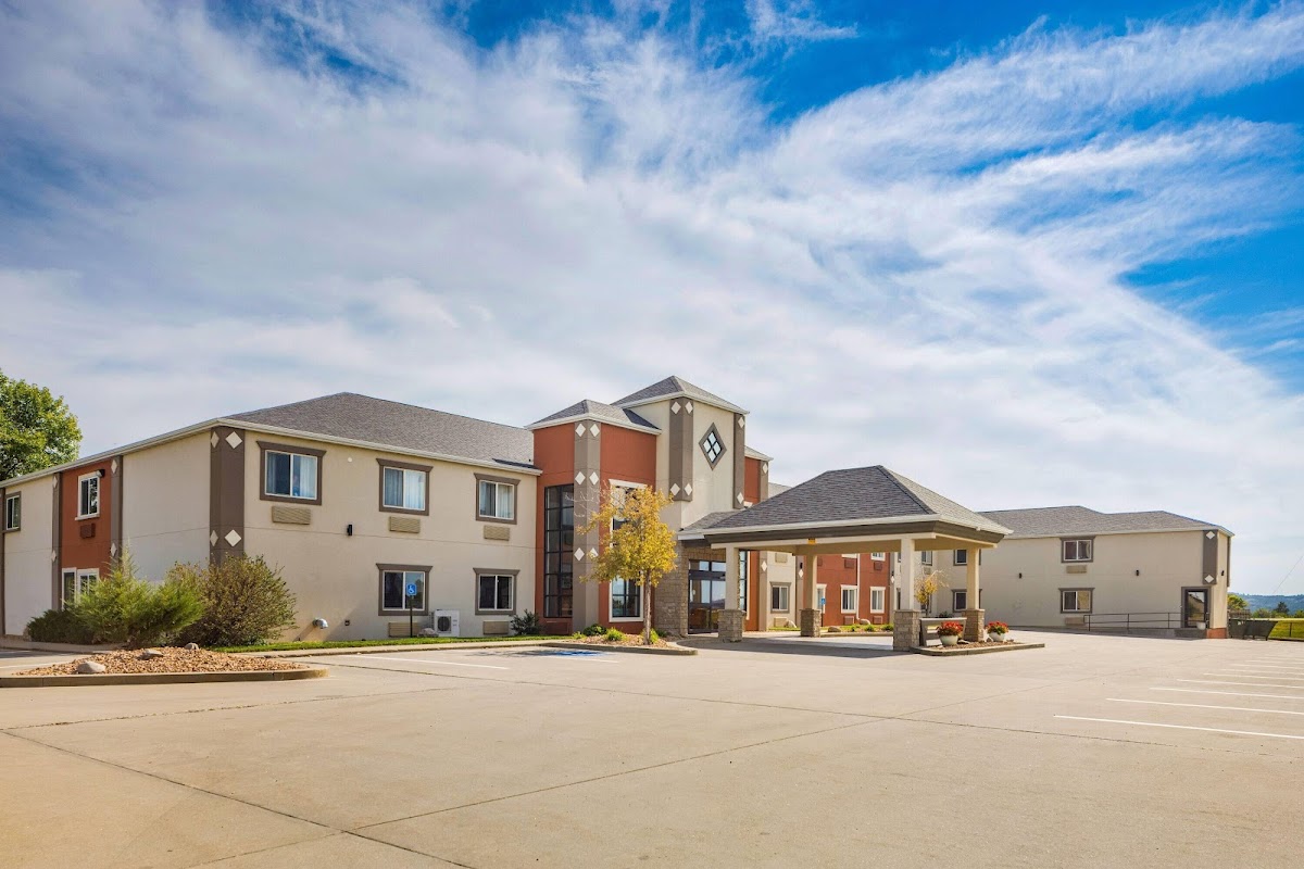 Howard Johnson by Wyndham Oacoma Hotel & Suites