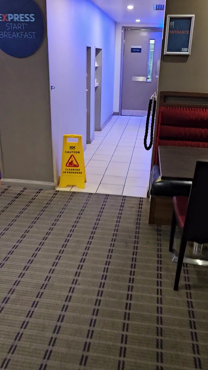 Holiday Inn Express Leeds - City Centre by IHG photo 2