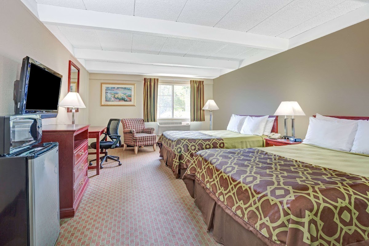 Travelodge by Wyndham Iowa City photo 2