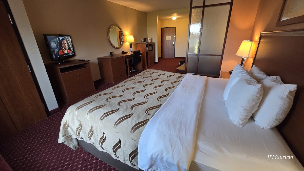 Quality Suites Near Cedar Creek Lake photo 3