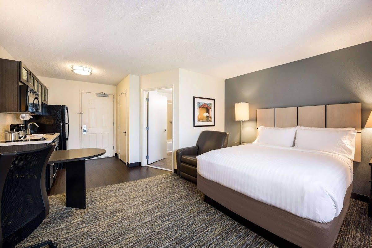 Sonesta Simply Suites Detroit Warren photo 3