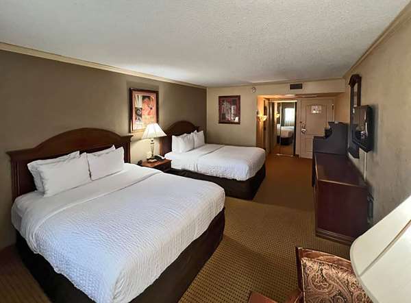 Clarion Inn Garden City photo 2