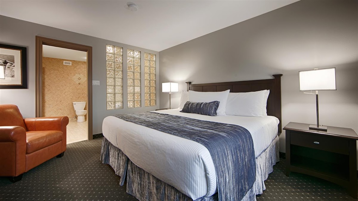 Best Western Plus Fredericton Hotel & Suites photo 3