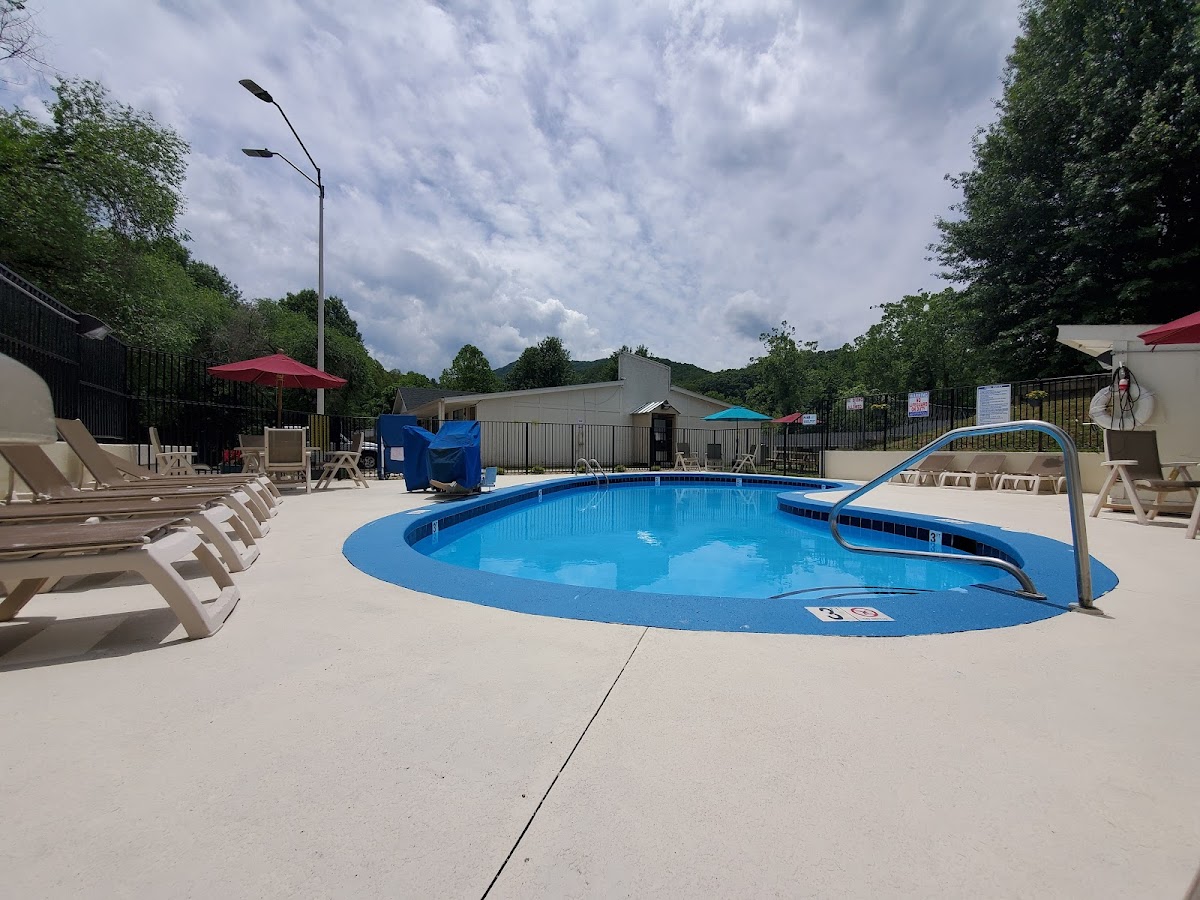 Super 8 by Wyndham Asheville/Biltmore photo 3