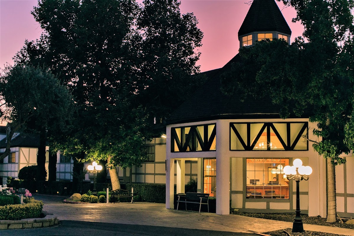 Vinland Hotel and Lounge