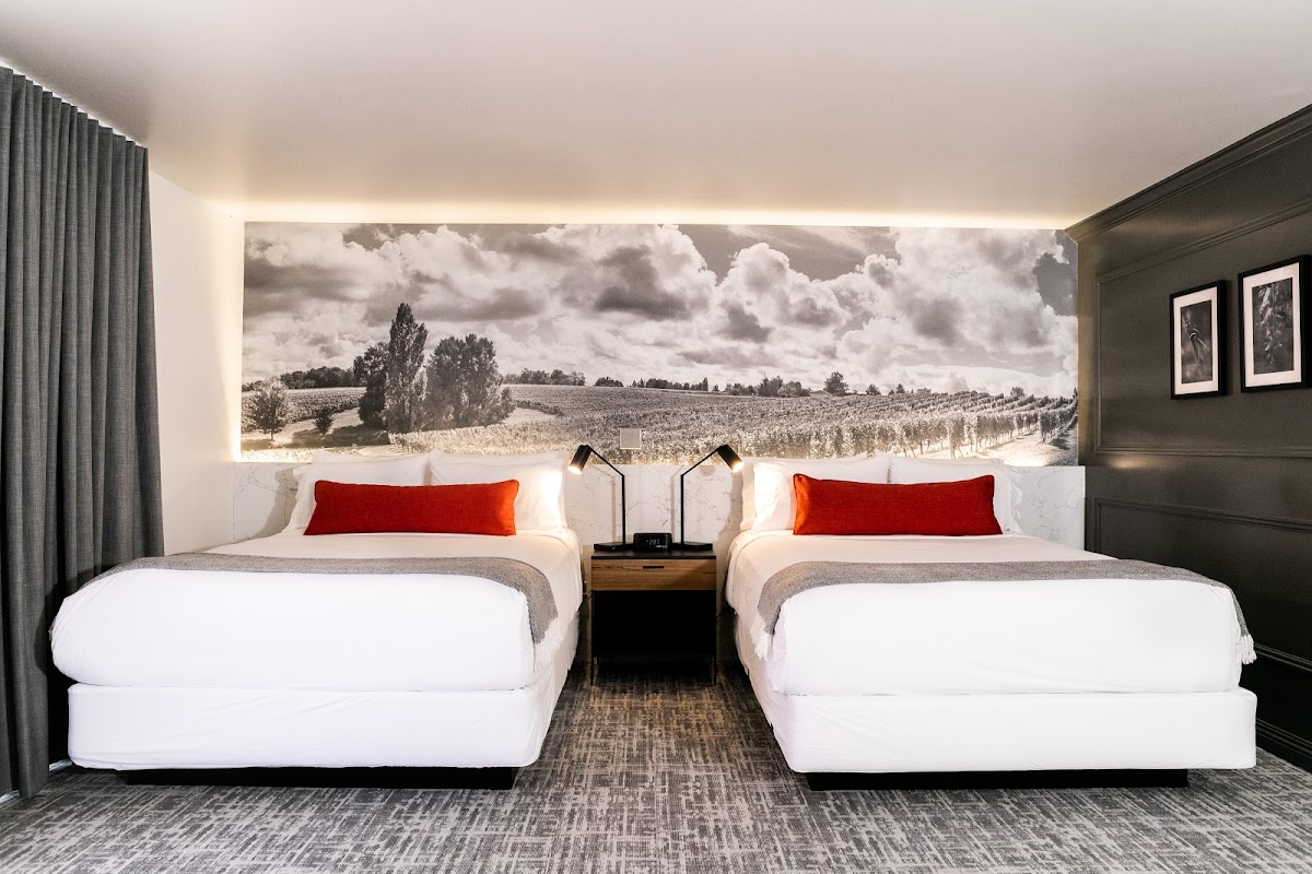 Vinland Hotel and Lounge photo 2